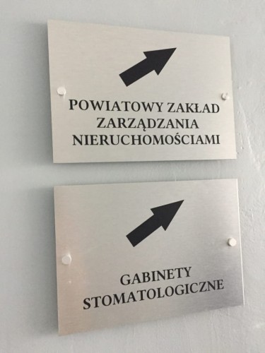 tabliczki dibond na dystansach.jpg