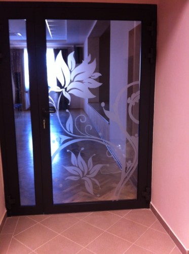 folia mrożona ozdobna imitująca piaskowane szkło.jpg