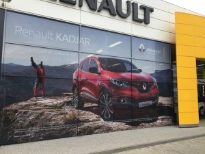 Reklama na witrynę sklepową - wydruk na folii dziurkowanej OWV