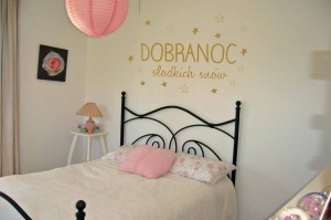 DOBRANOC napis na ścianę